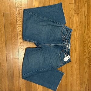 Abercrombie the Vintage Straight High Rise. Classic denim style.